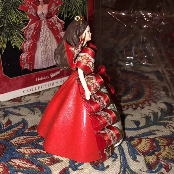 Collectible Hallmark 1997 Holiday BARBIE Fifth in Series of Happy Holiday Dolls - Picture 10 of 15